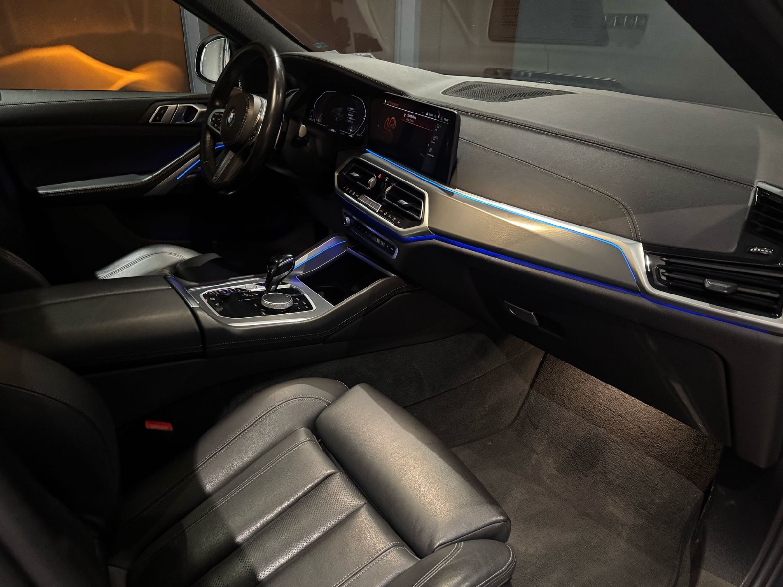 
								BMW X6 30d M sport 2021 full									