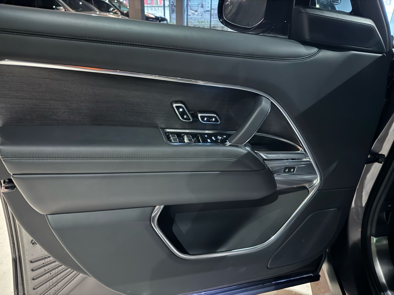
								Land Rover Range Rover P530 Autobiography 2023 full									