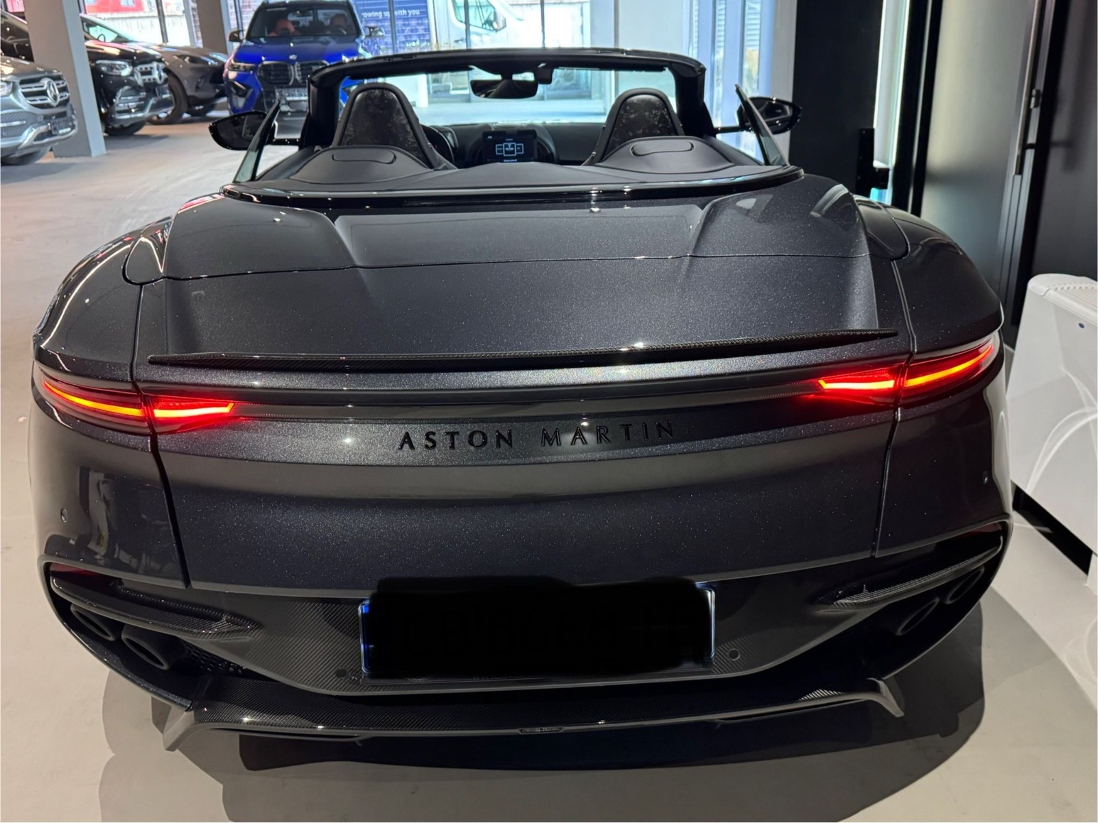 
								Aston Martin DBS V12 Superleggera Volante 2022 full									