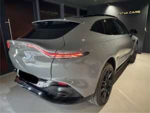 Aston Martin DBX 2022