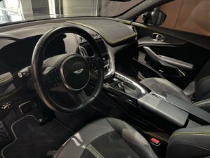 Aston Martin DBX 2022