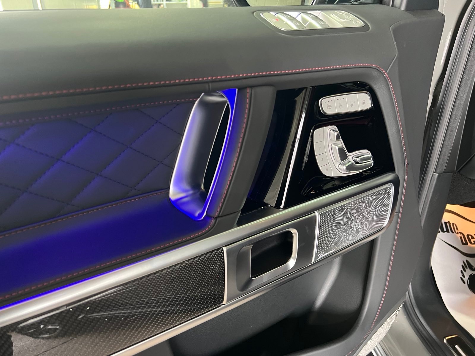 
								Mercedes-Benz G63 AMG 2025 full									