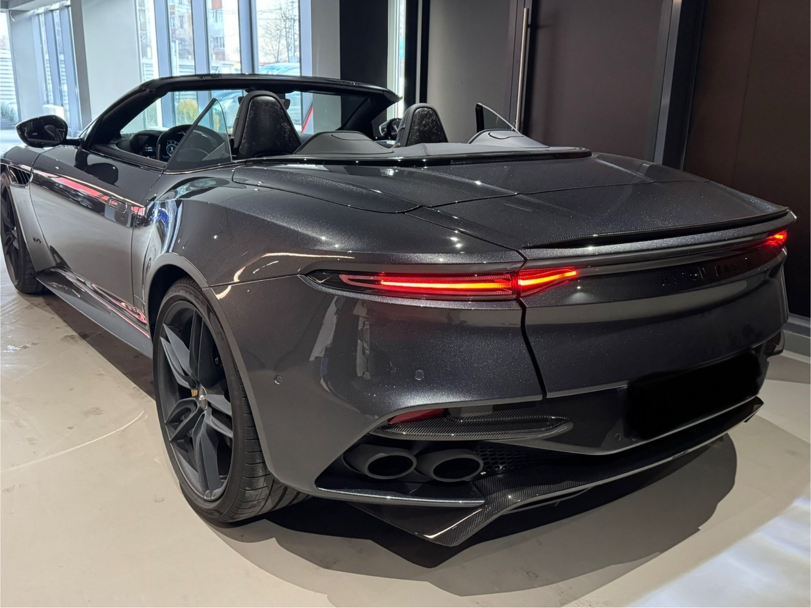 
								Aston Martin DBS V12 Superleggera Volante 2022 full									