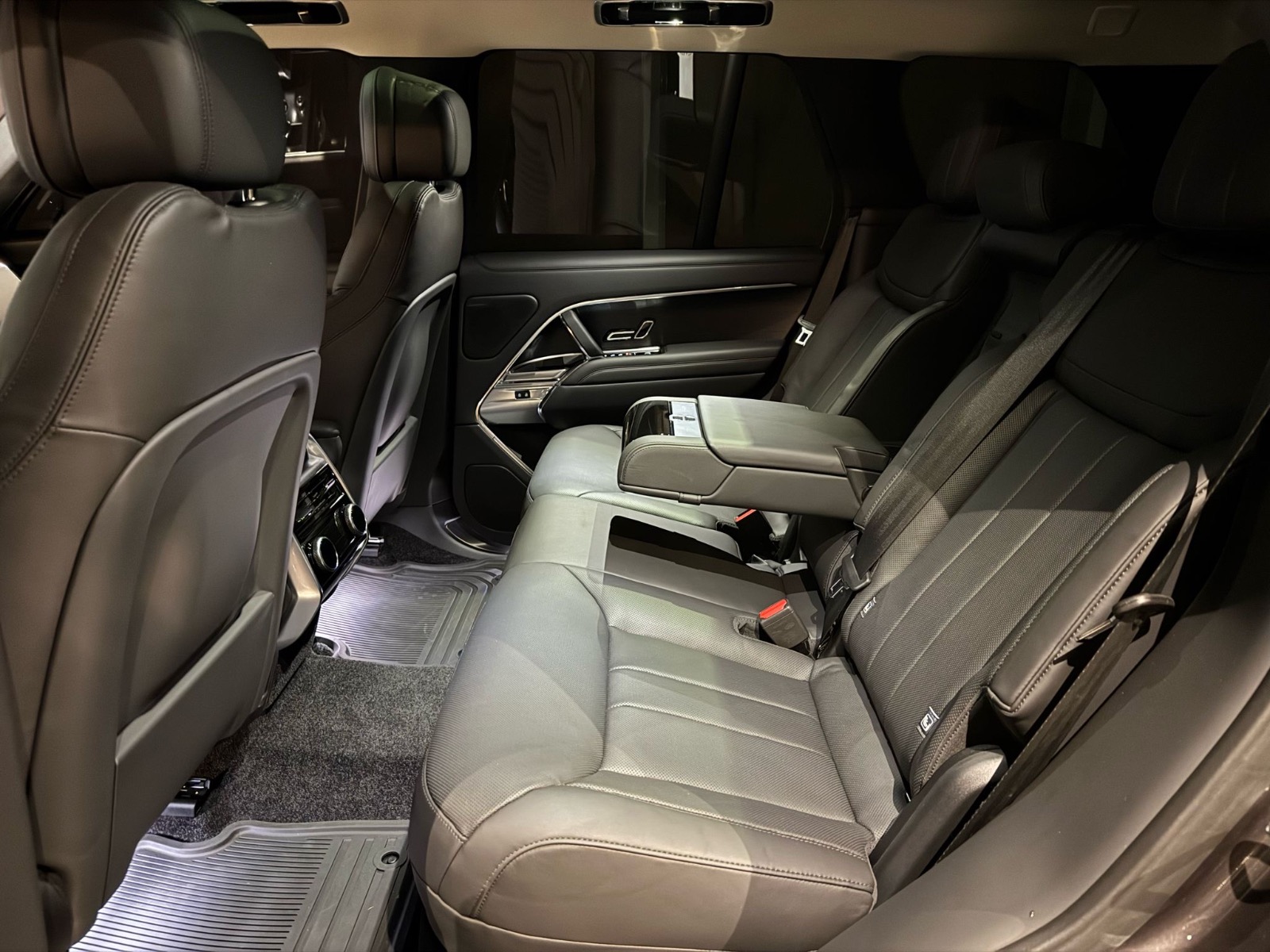 
								Land Rover Range Rover P530 Autobiography 2023 full									