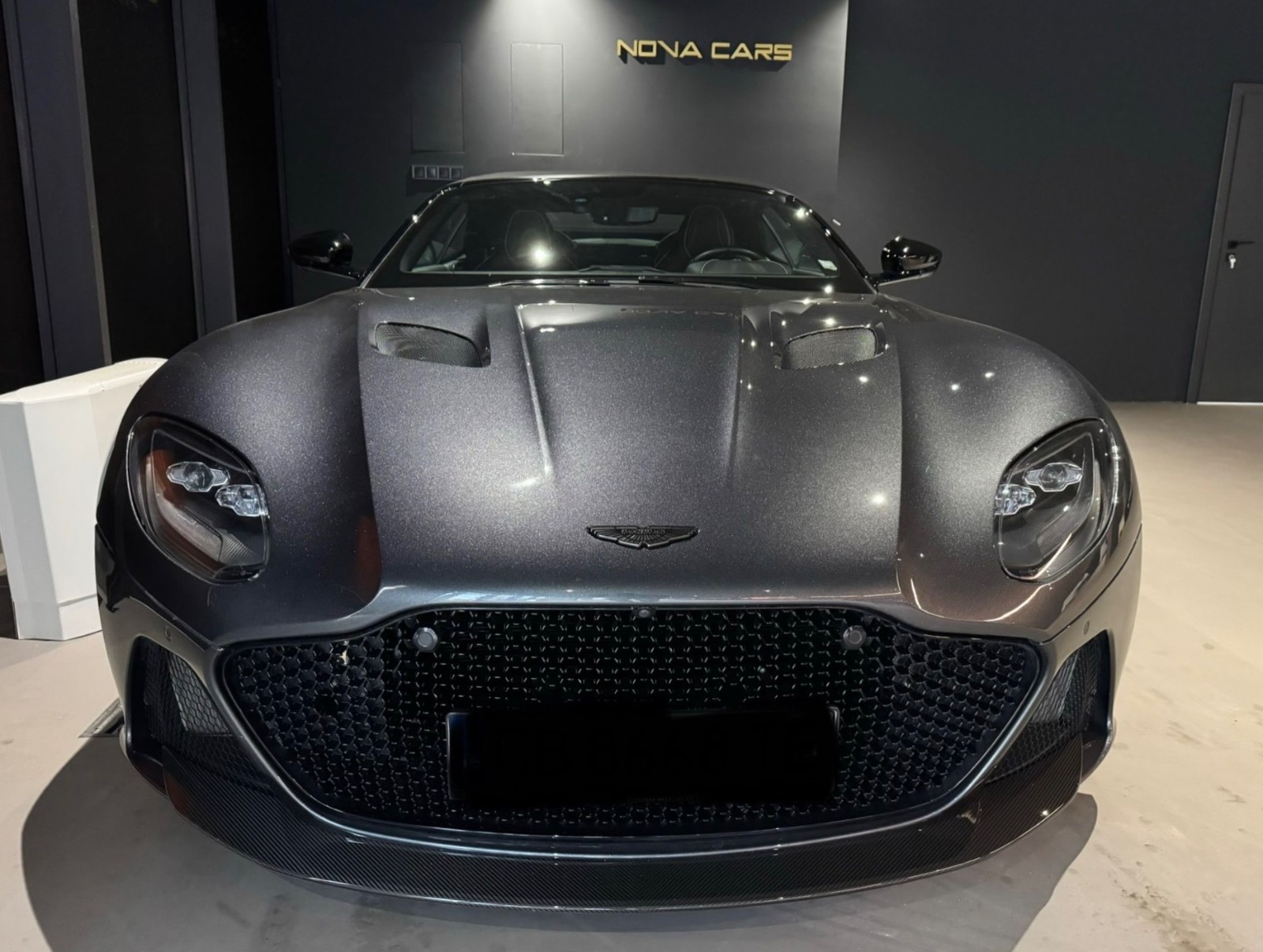
								Aston Martin DBS V12 Superleggera Volante 2022 full									