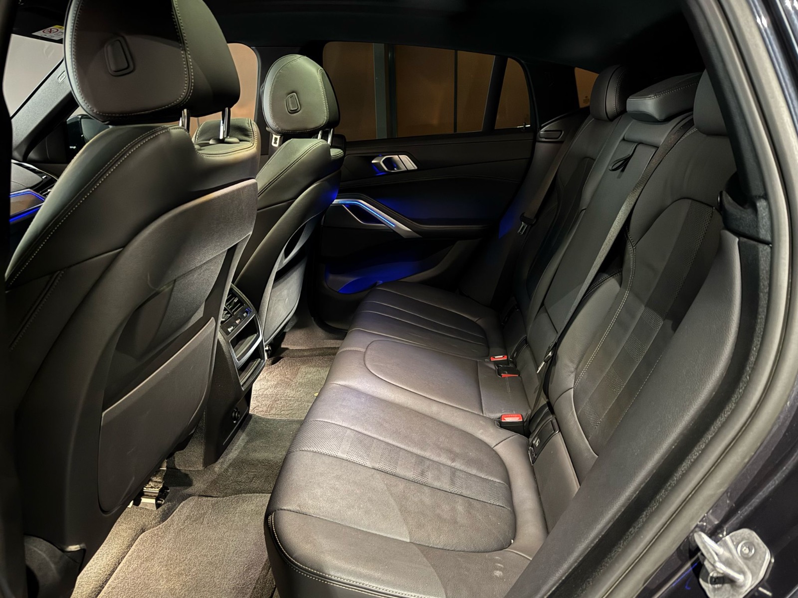 
								BMW X6 30d M sport 2021 full									
