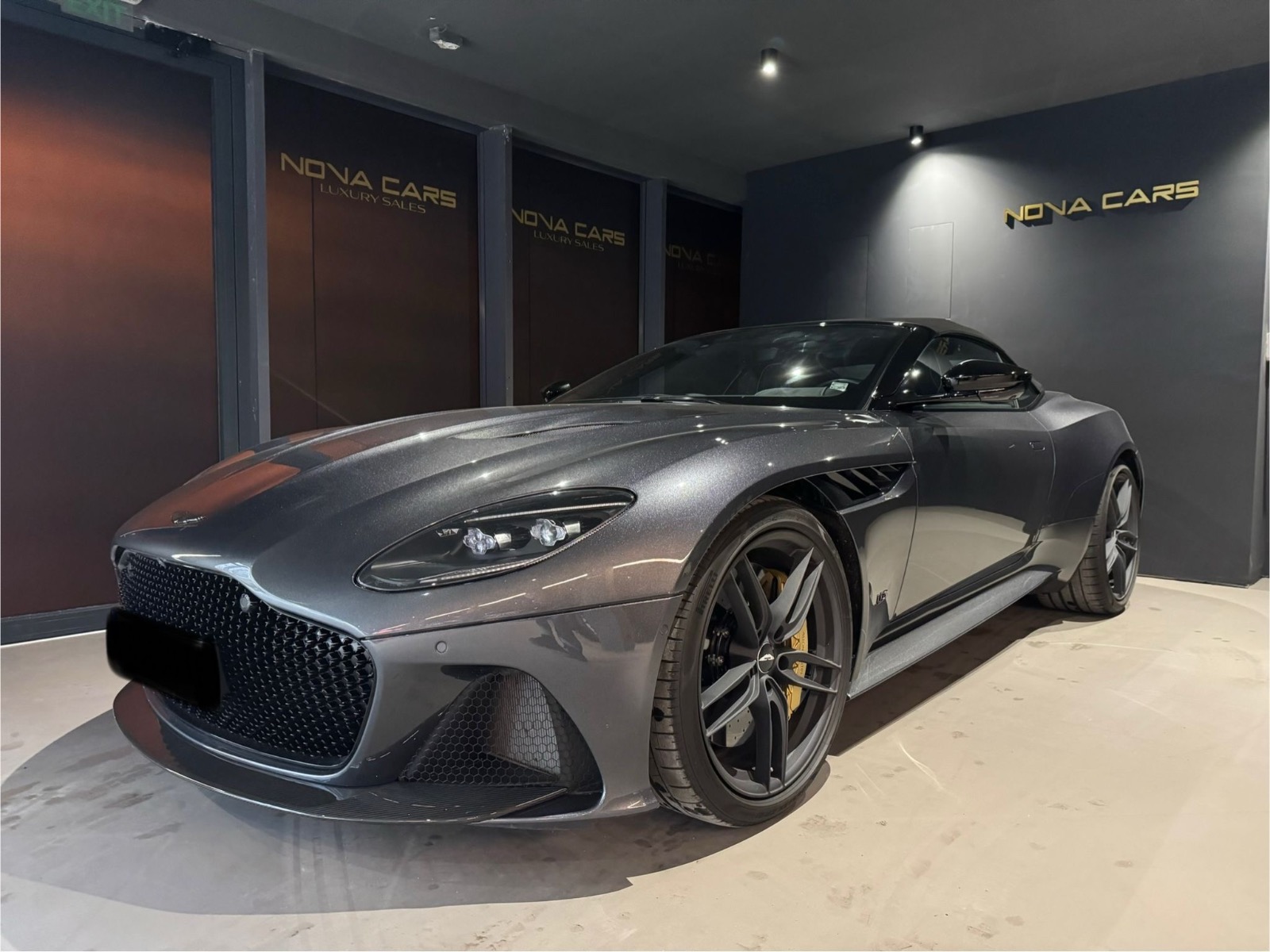 
								Aston Martin DBS V12 Superleggera Volante 2022 full									