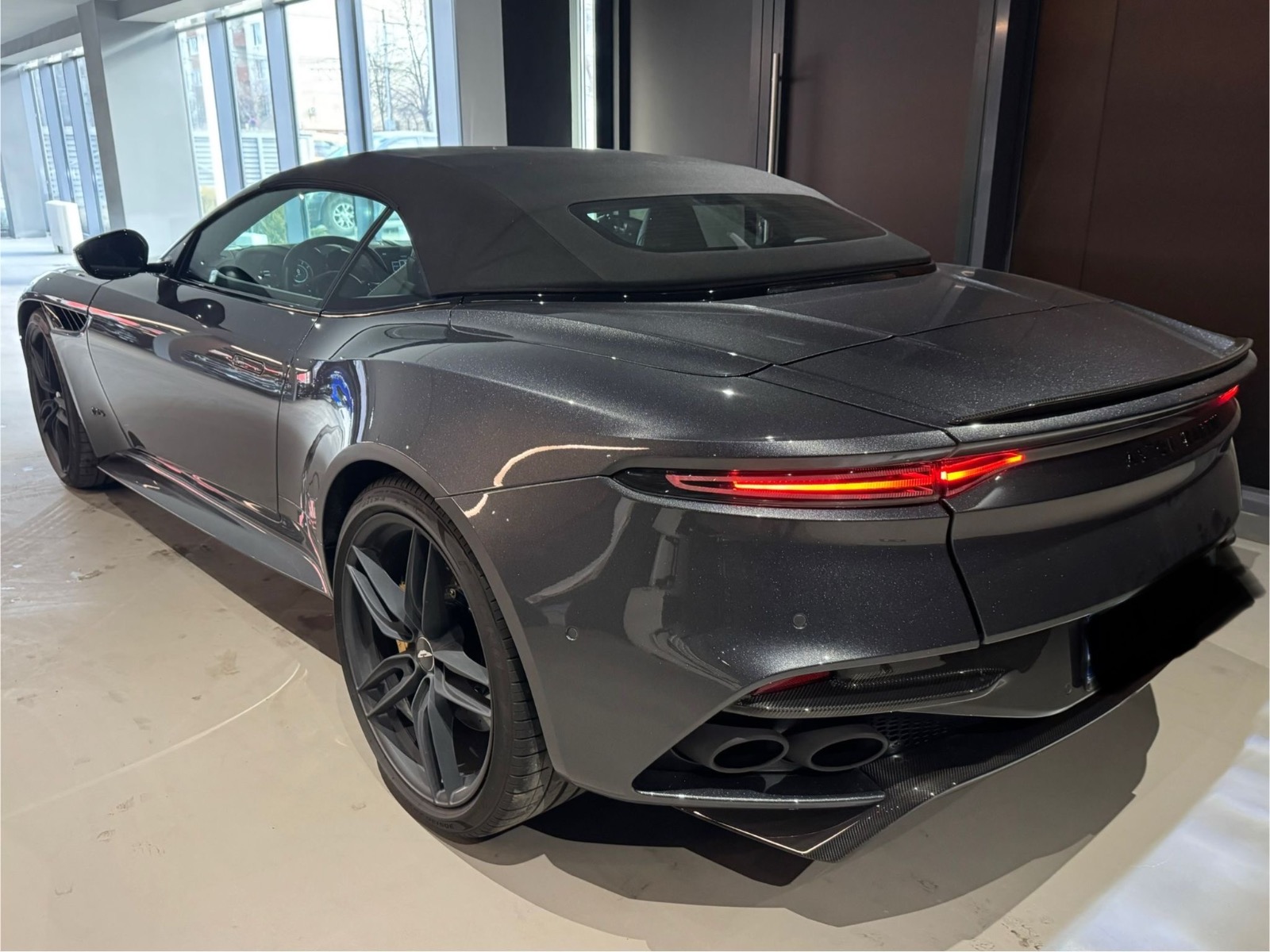 
								Aston Martin DBS V12 Superleggera Volante 2022 full									