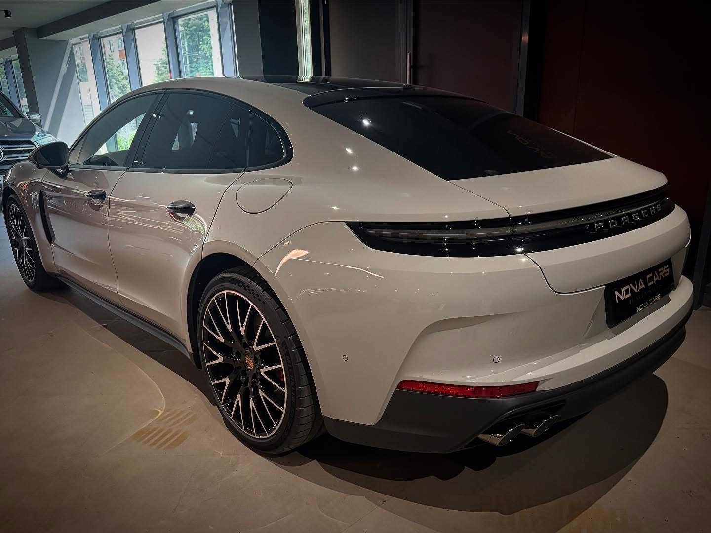 
								Porsche Panamera 4S E-Hybrid 2025 full									
