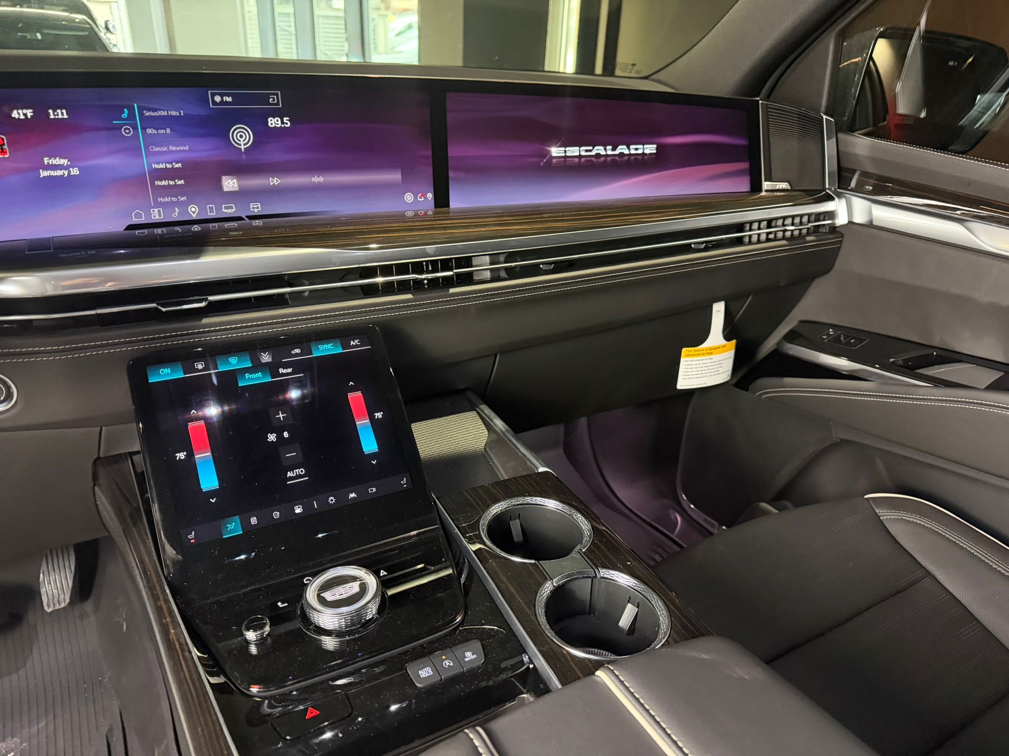 
								Cadillac Escalade 6.2 V8 2025 full									