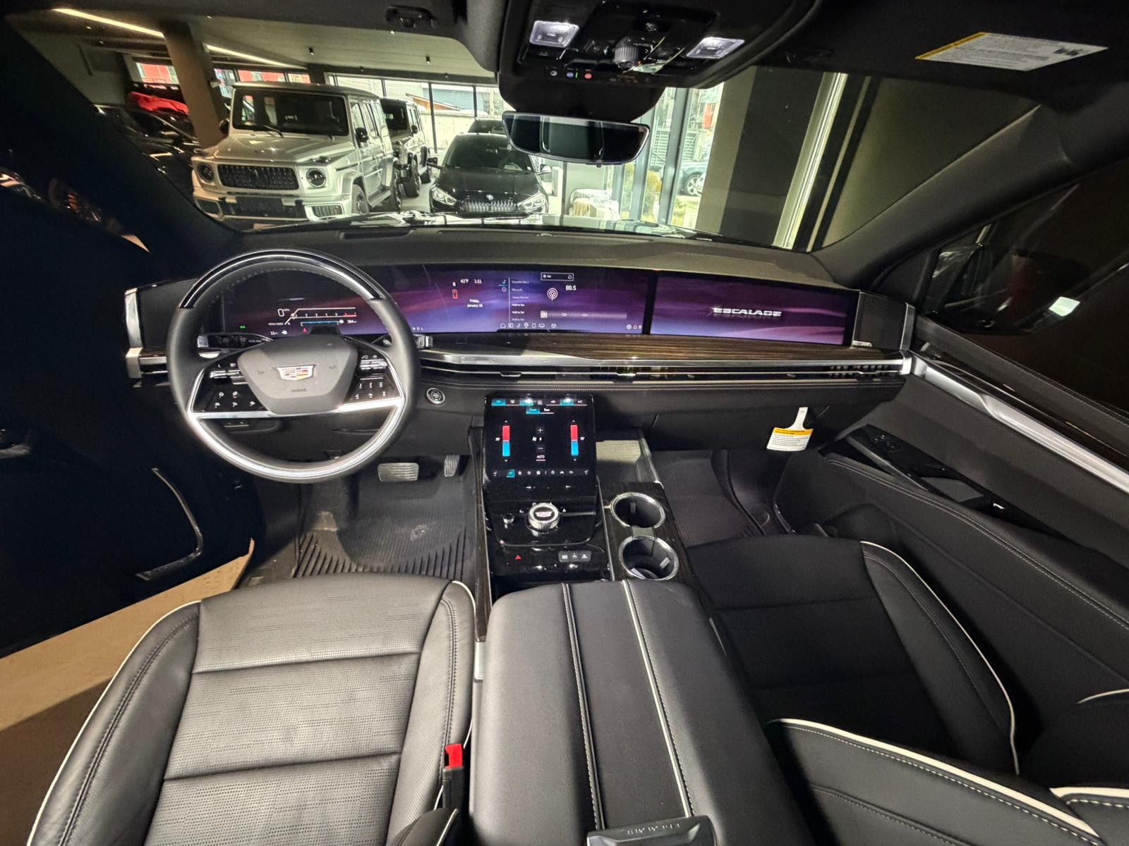 
								Cadillac Escalade 6.2 V8 2025 full									