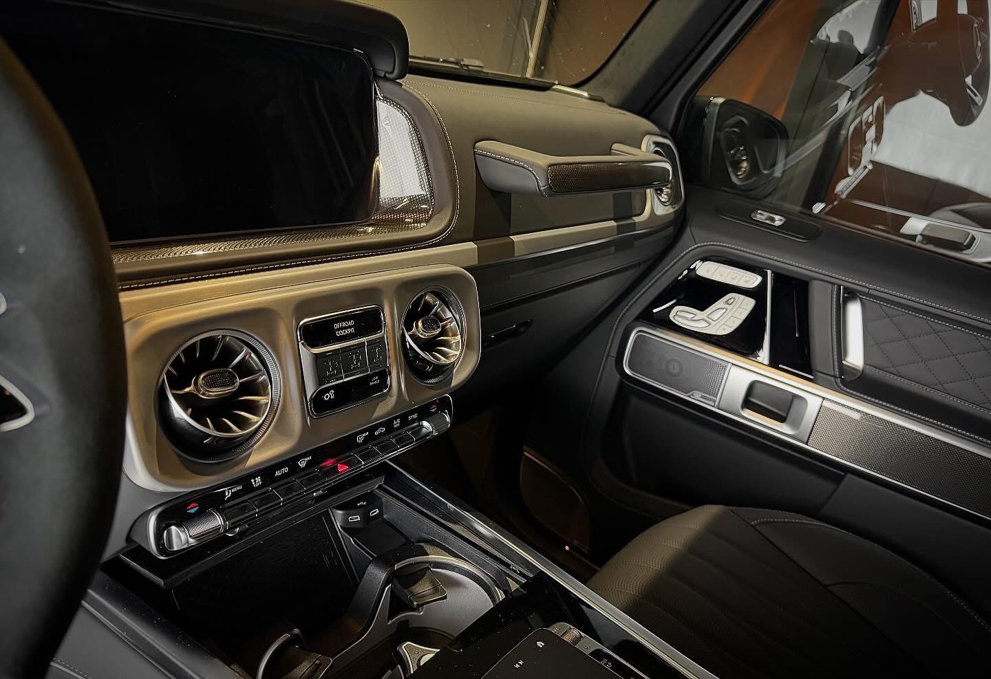 
								Mercedes-Benz G63 AMG 2026 full									
