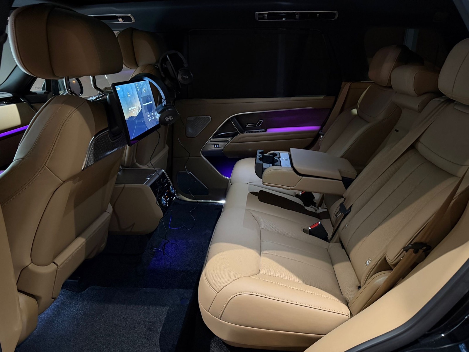 
								Land Rover Range Rover D350 Autobiography 2026 full									